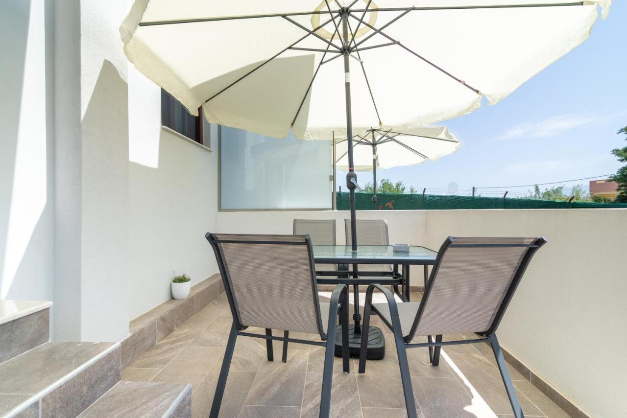 Cozy House With Pool Near Beach Gazi Exteriör bild